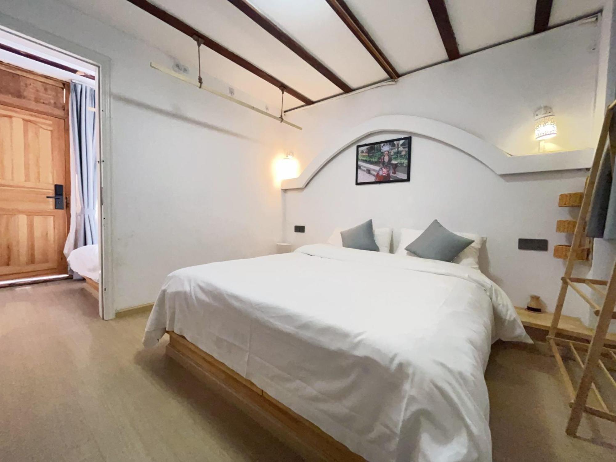 Big Tree Guesthouse - Naxi Old Style Lijiang  Zewnętrze zdjęcie