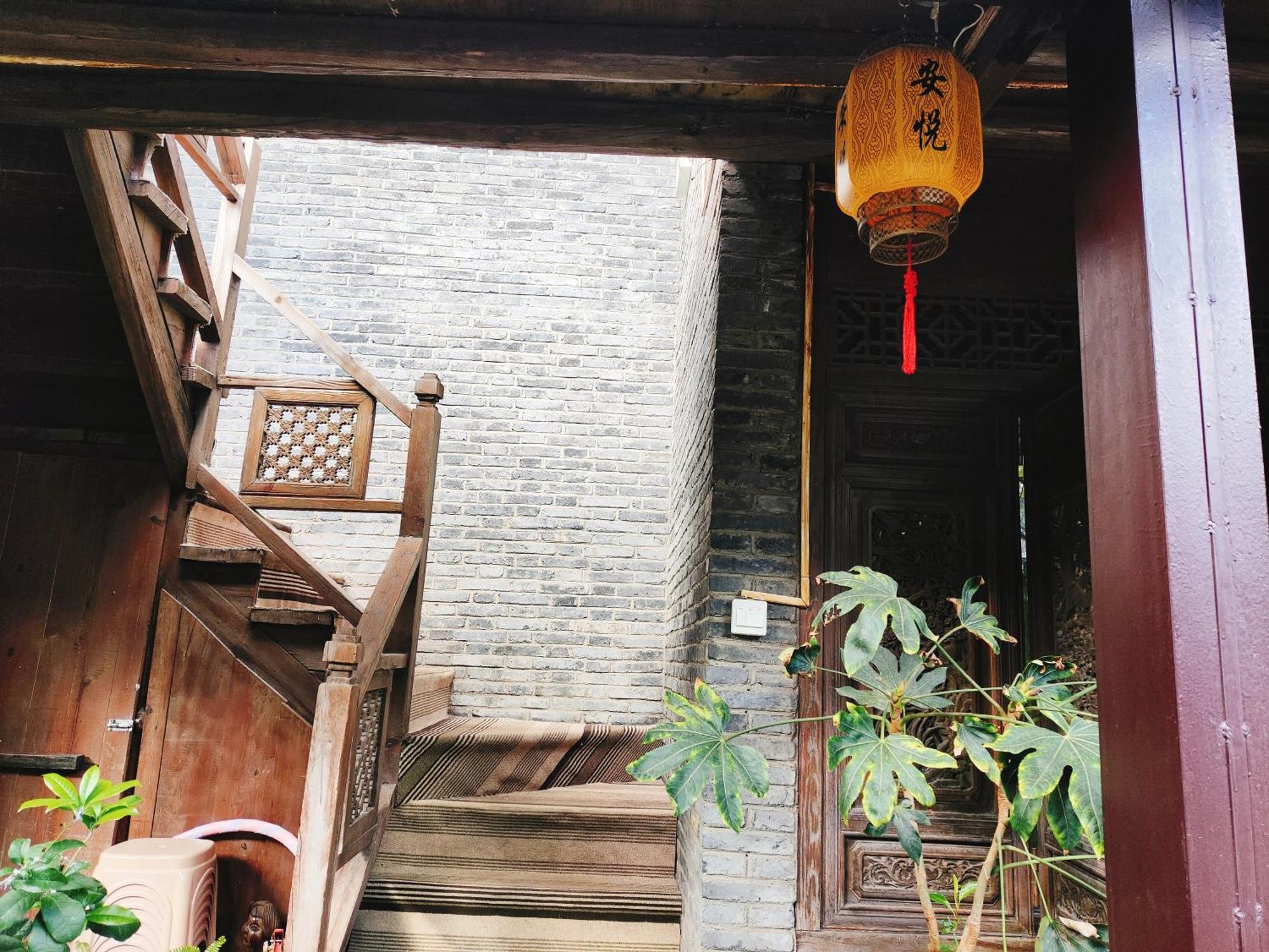Big Tree Guesthouse - Naxi Old Style Lijiang  Zewnętrze zdjęcie