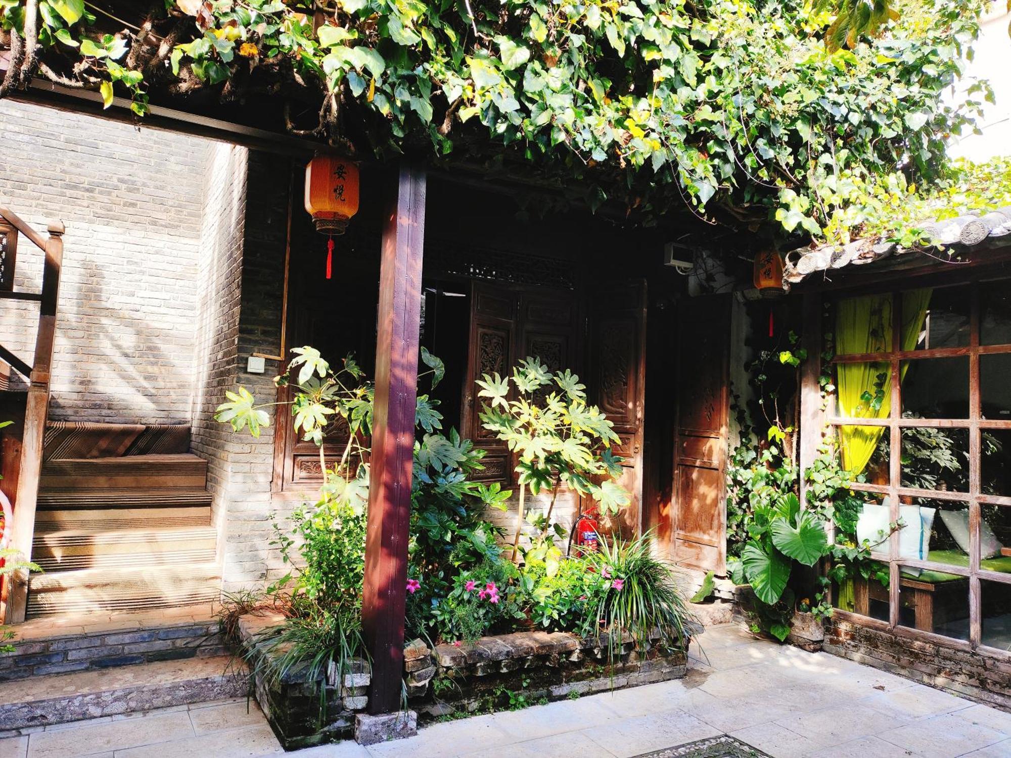 Big Tree Guesthouse - Naxi Old Style Lijiang  Zewnętrze zdjęcie