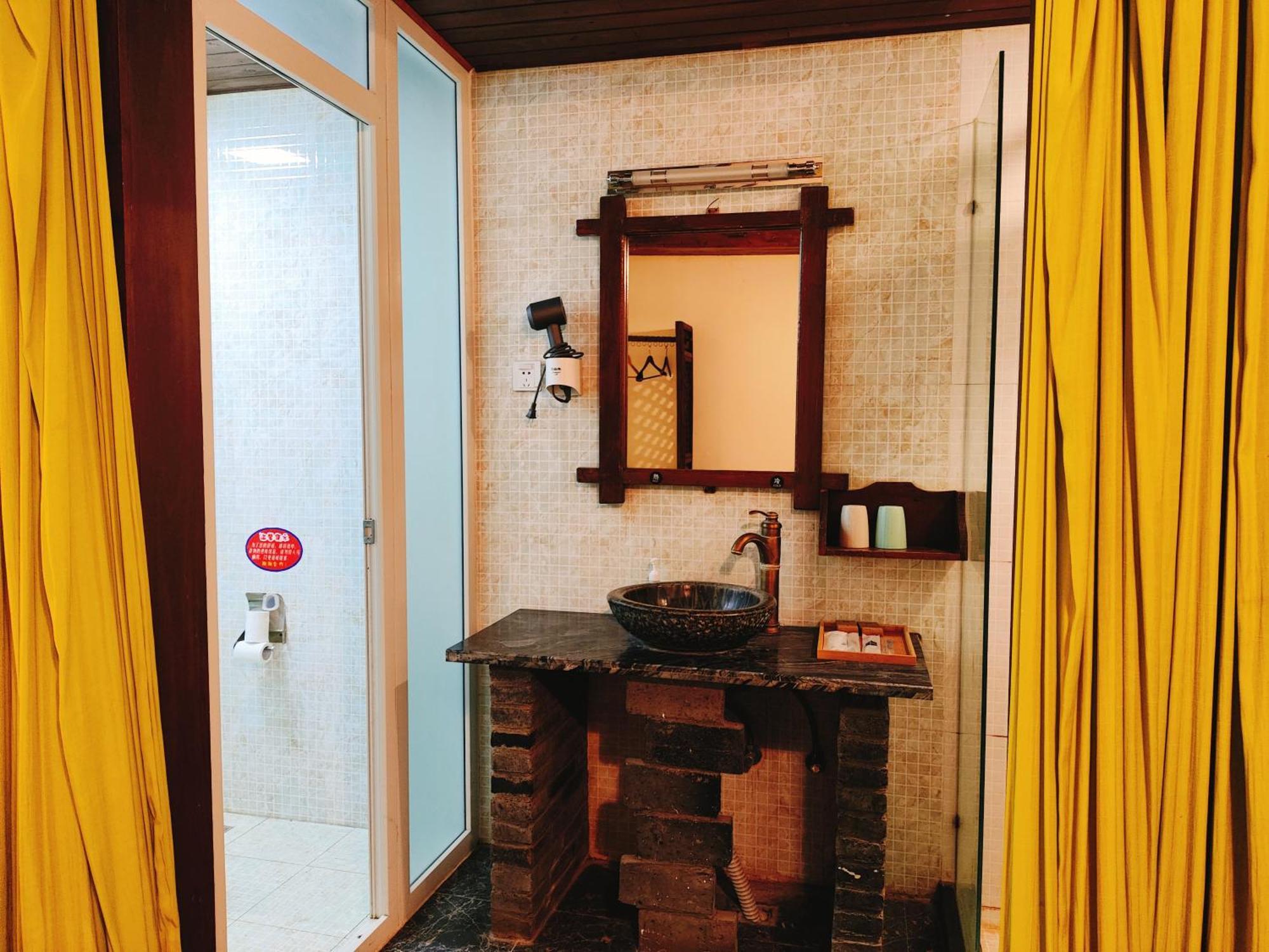 Big Tree Guesthouse - Naxi Old Style Lijiang  Zewnętrze zdjęcie