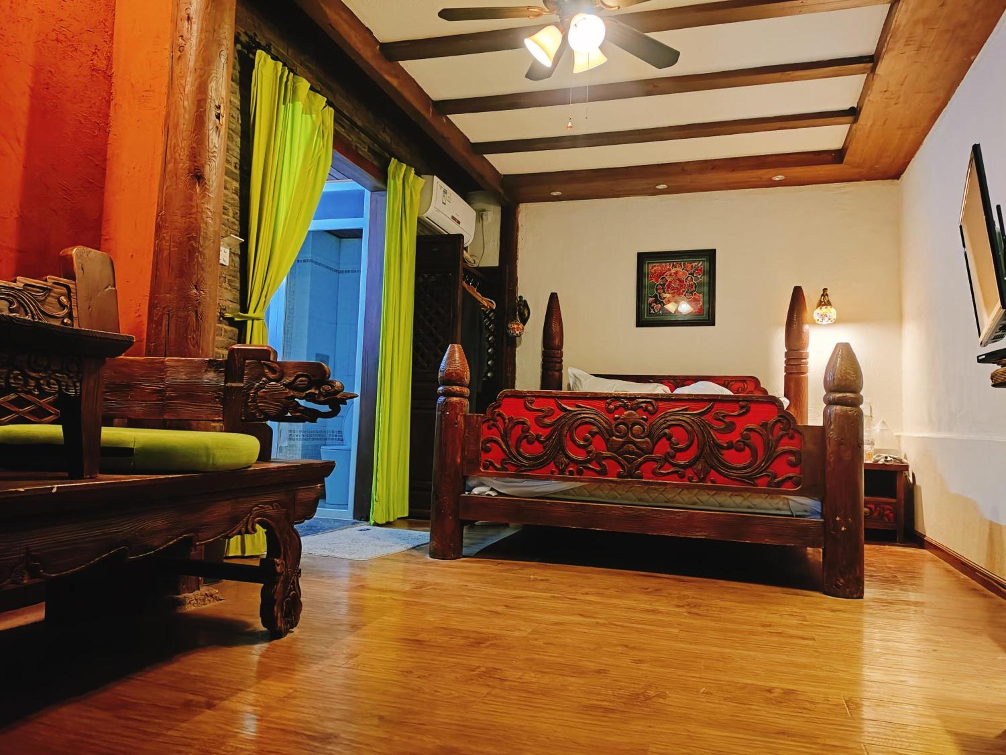 Big Tree Guesthouse - Naxi Old Style Lijiang  Zewnętrze zdjęcie