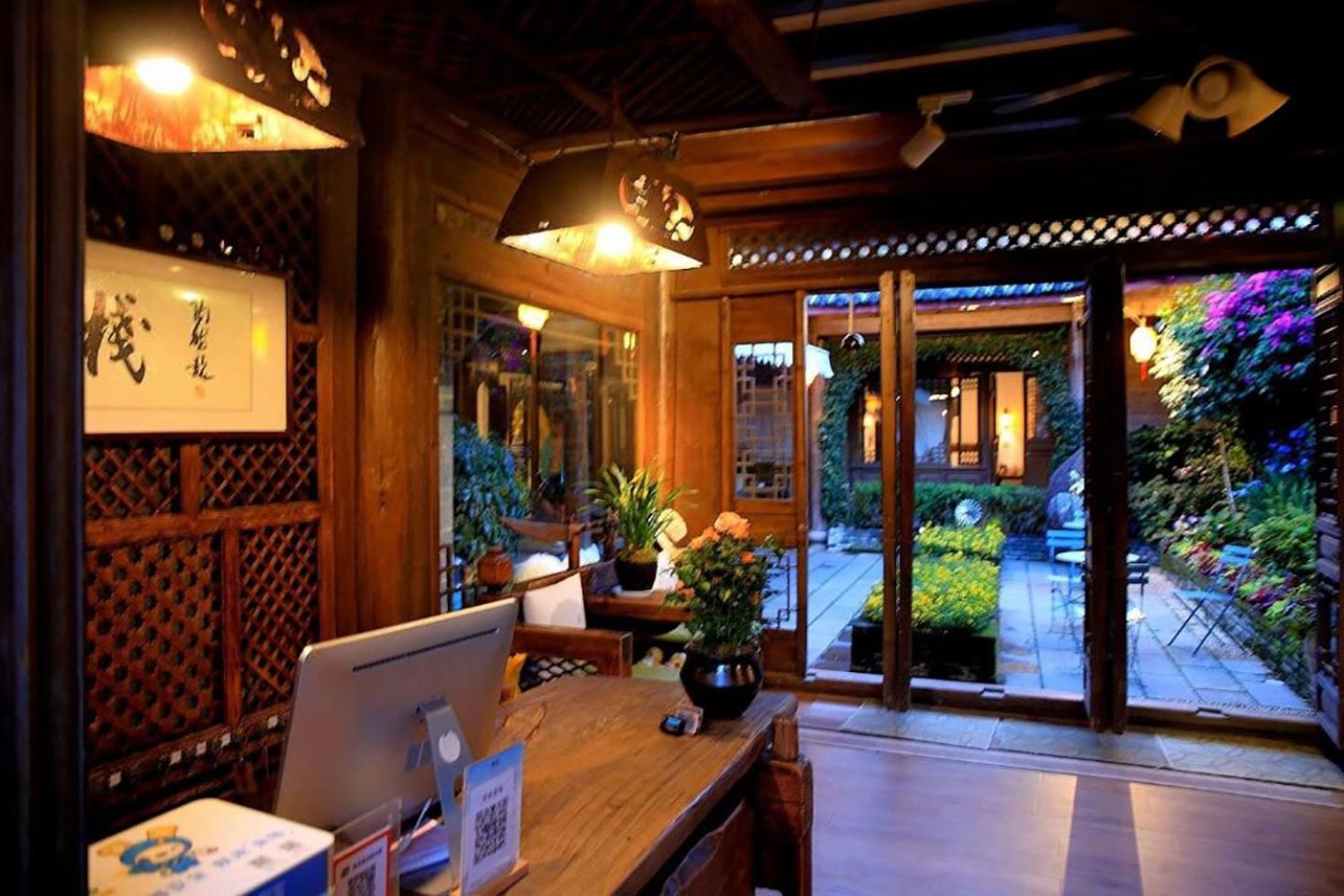 Big Tree Guesthouse - Naxi Old Style Lijiang  Zewnętrze zdjęcie
