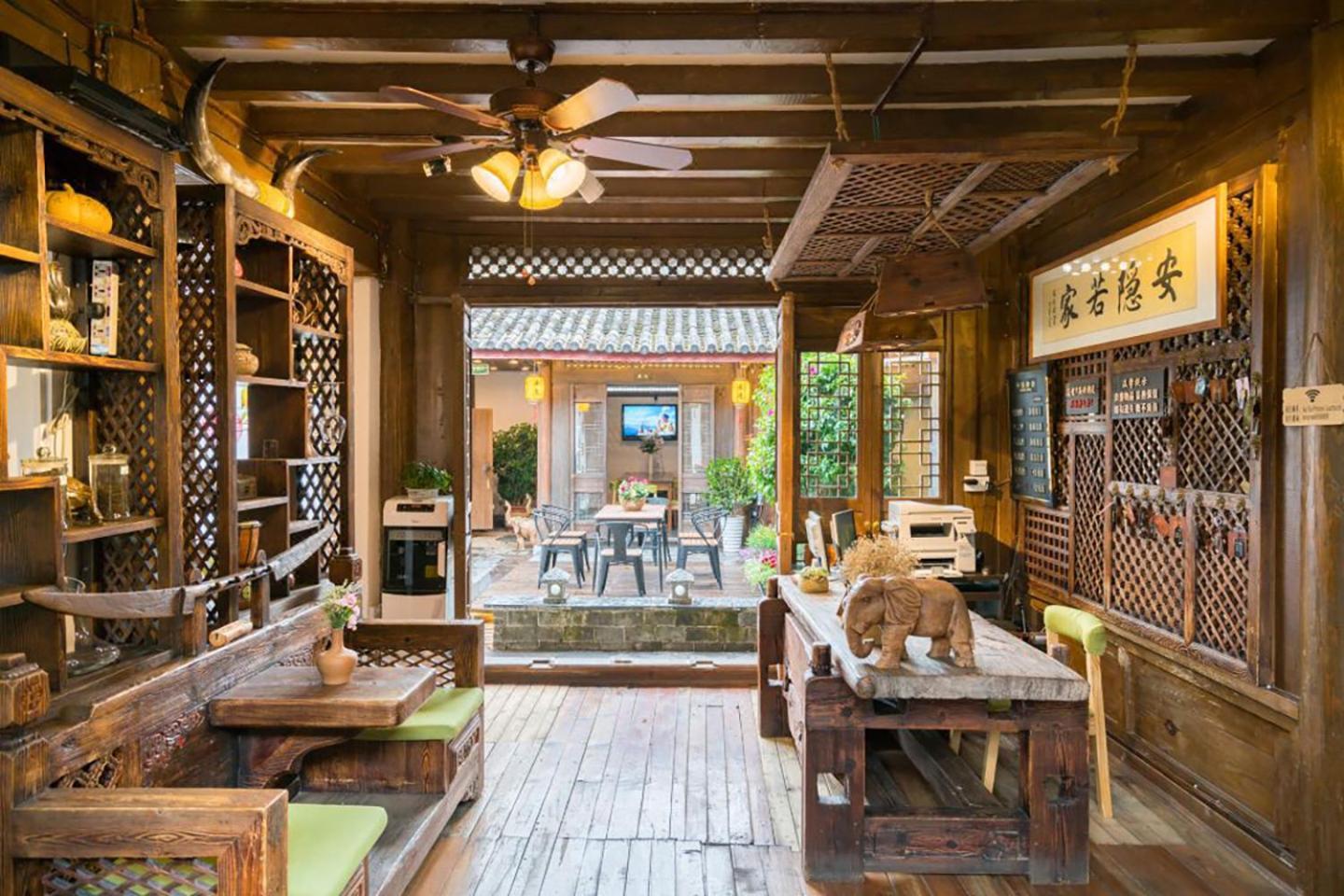 Big Tree Guesthouse - Naxi Old Style Lijiang  Zewnętrze zdjęcie