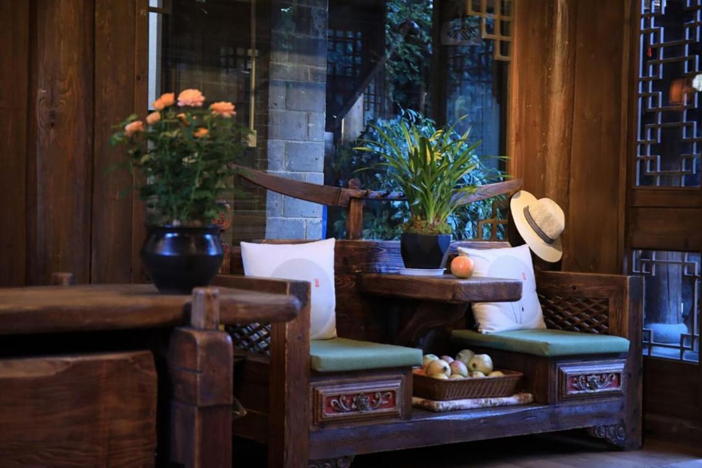 Big Tree Guesthouse - Naxi Old Style Lijiang  Zewnętrze zdjęcie